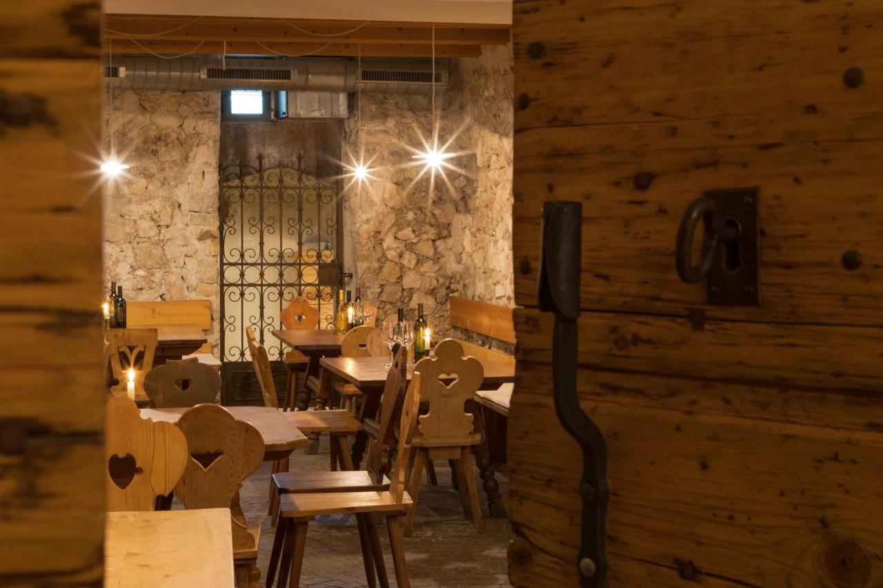 Hotel Teutschhaus Cortina Sulla Strada del Vino Esterno foto