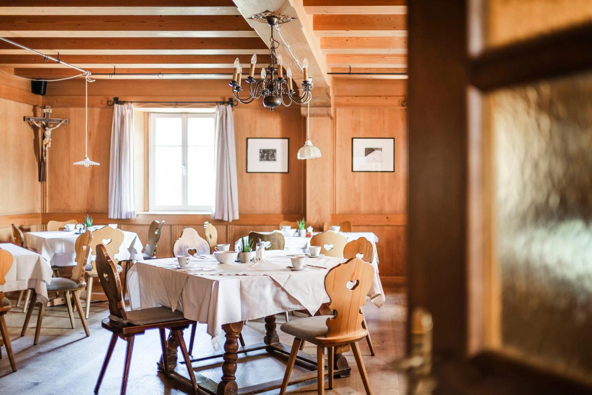 Hotel Teutschhaus Cortina Sulla Strada del Vino Esterno foto
