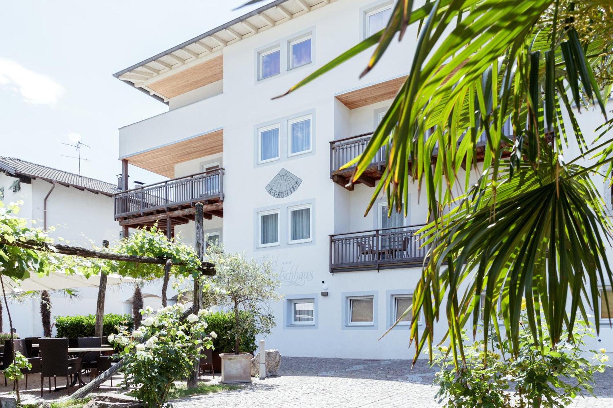 Hotel Teutschhaus Cortina Sulla Strada del Vino Esterno foto