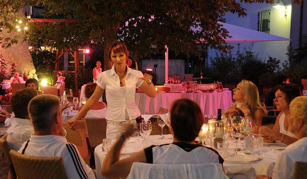 Hotel Teutschhaus Cortina Sulla Strada del Vino Esterno foto