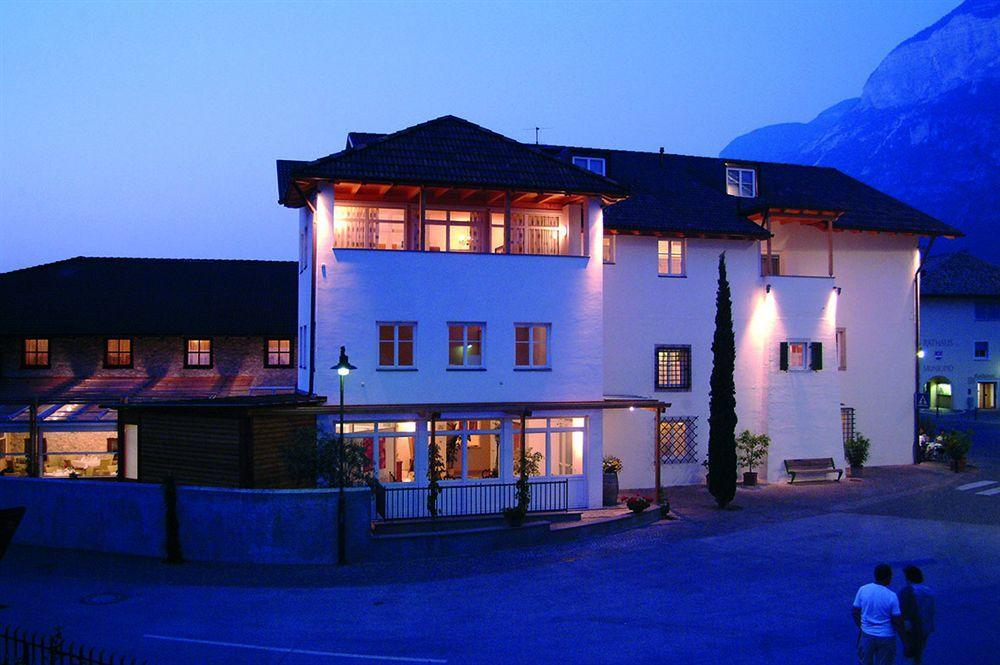 Hotel Teutschhaus Cortina Sulla Strada del Vino Esterno foto