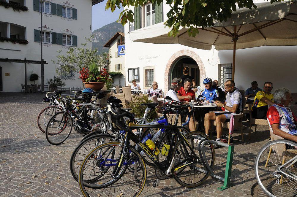 Hotel Teutschhaus Cortina Sulla Strada del Vino Esterno foto