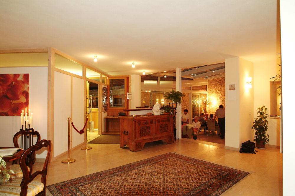 Hotel Teutschhaus Cortina Sulla Strada del Vino Esterno foto