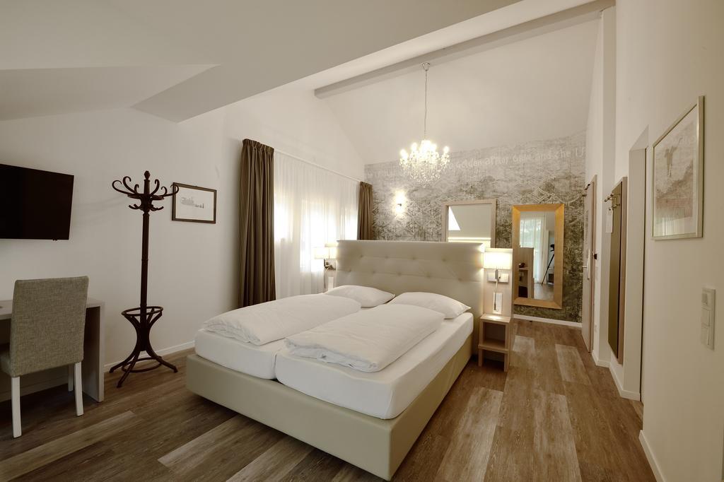 Hotel Teutschhaus Cortina Sulla Strada del Vino Esterno foto