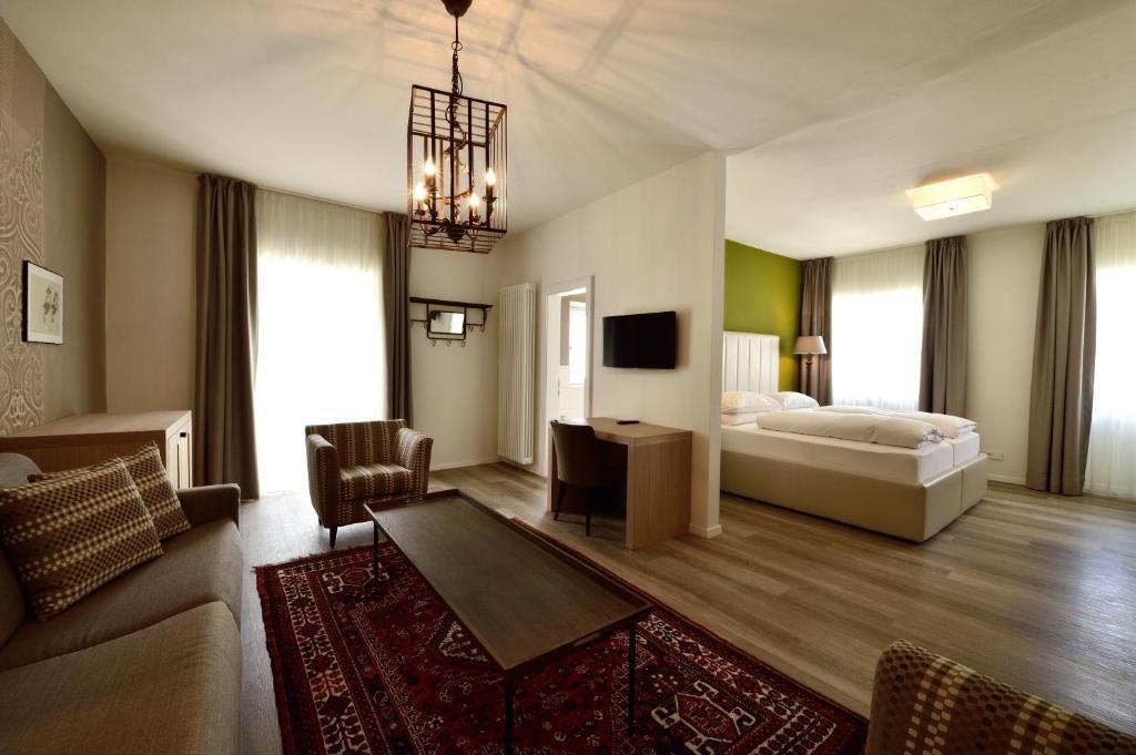Hotel Teutschhaus Cortina Sulla Strada del Vino Esterno foto