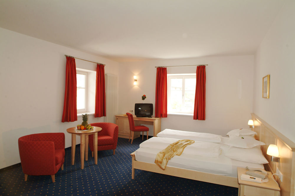Hotel Teutschhaus Cortina Sulla Strada del Vino Esterno foto