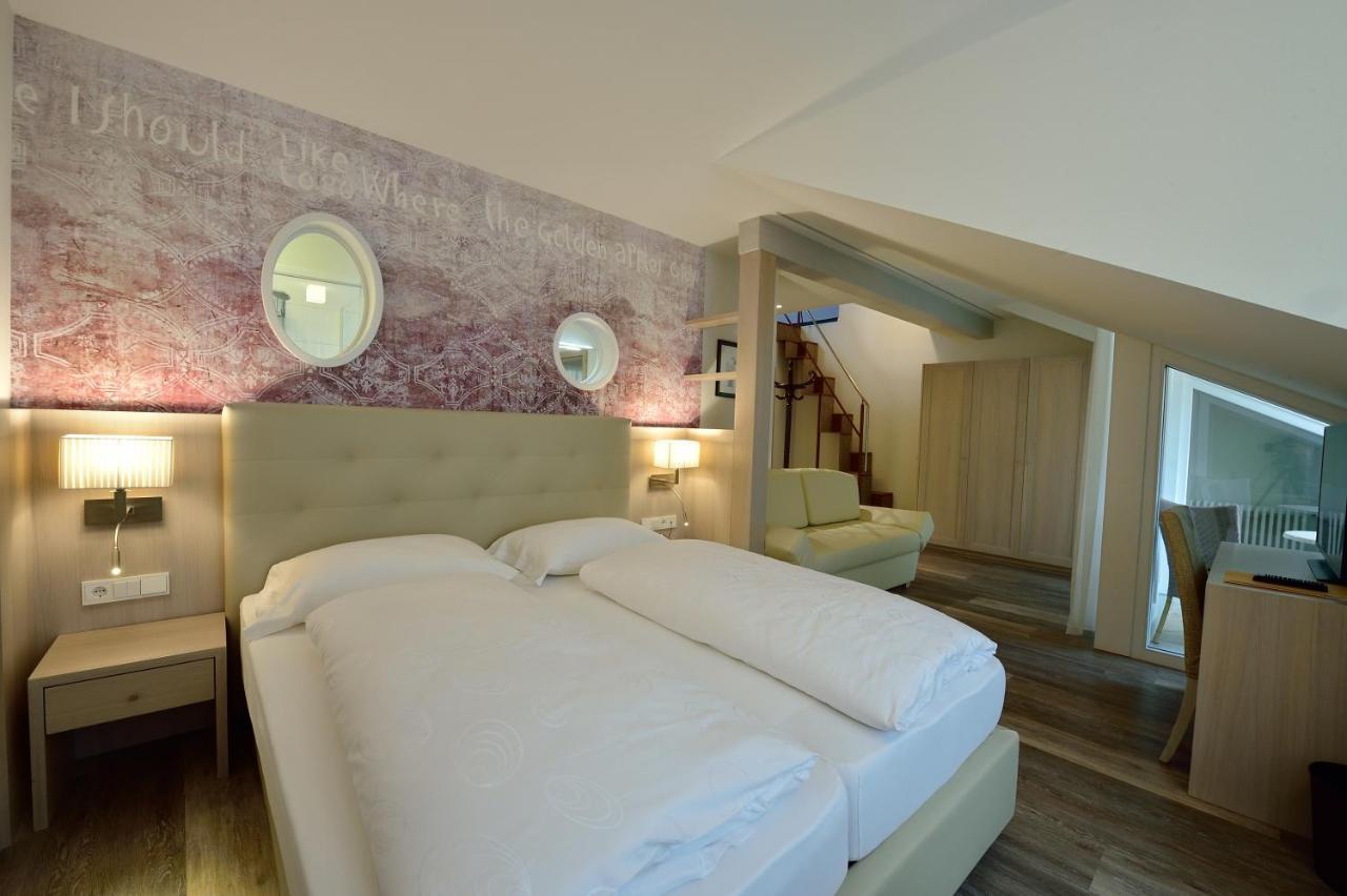 Hotel Teutschhaus Cortina Sulla Strada del Vino Esterno foto