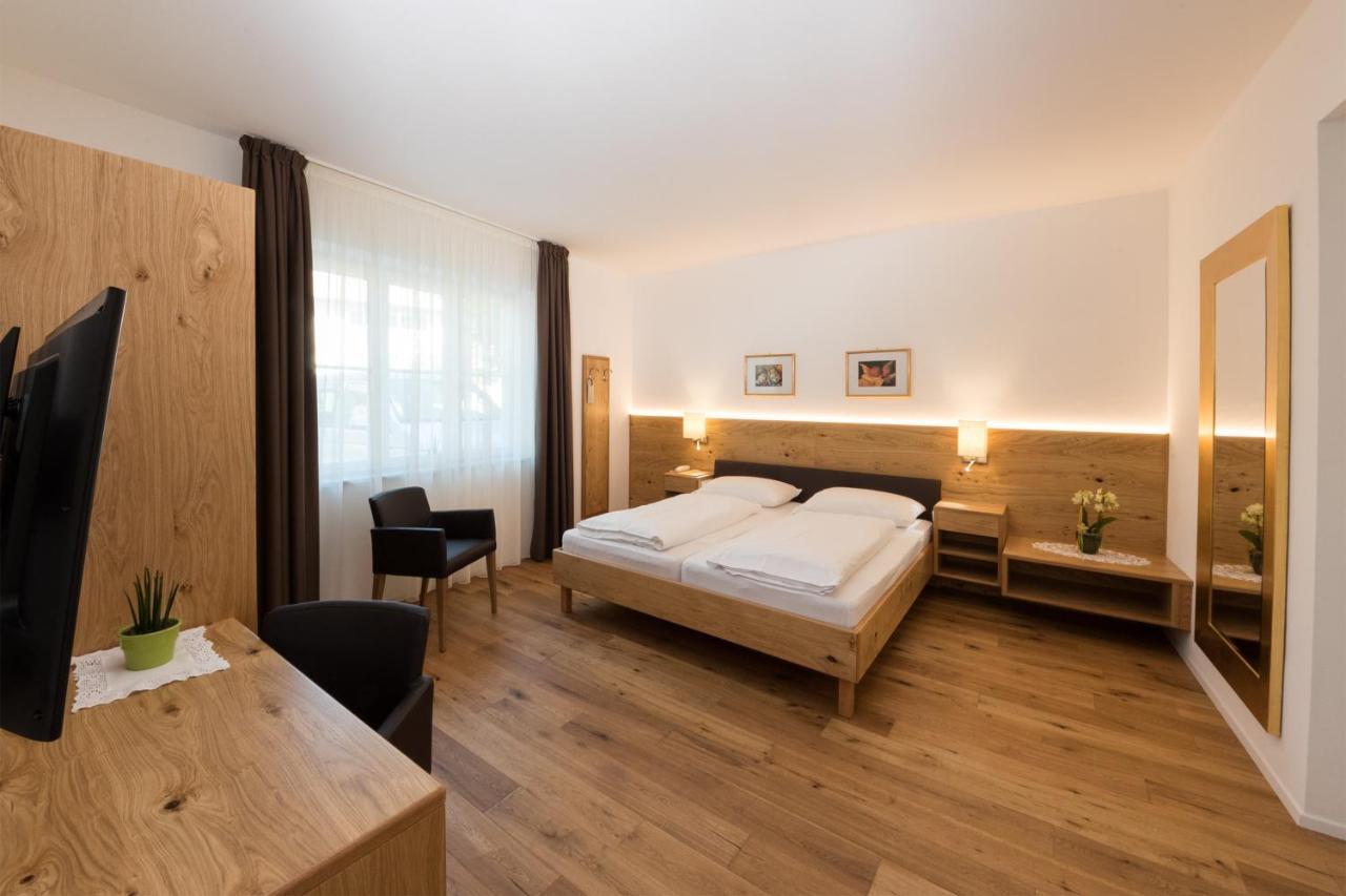 Hotel Teutschhaus Cortina Sulla Strada del Vino Esterno foto