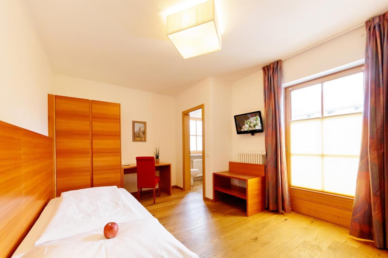 Hotel Teutschhaus Cortina Sulla Strada del Vino Esterno foto