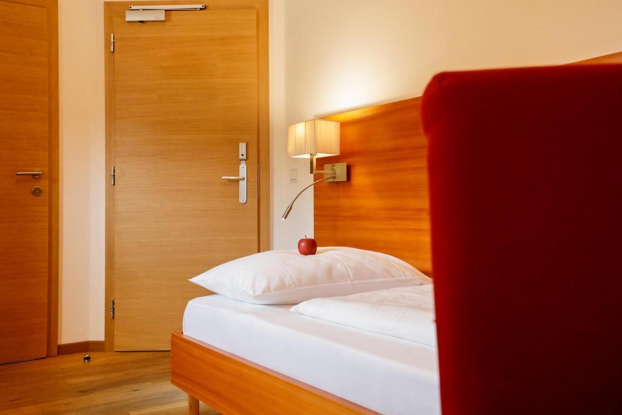 Hotel Teutschhaus Cortina Sulla Strada del Vino Esterno foto