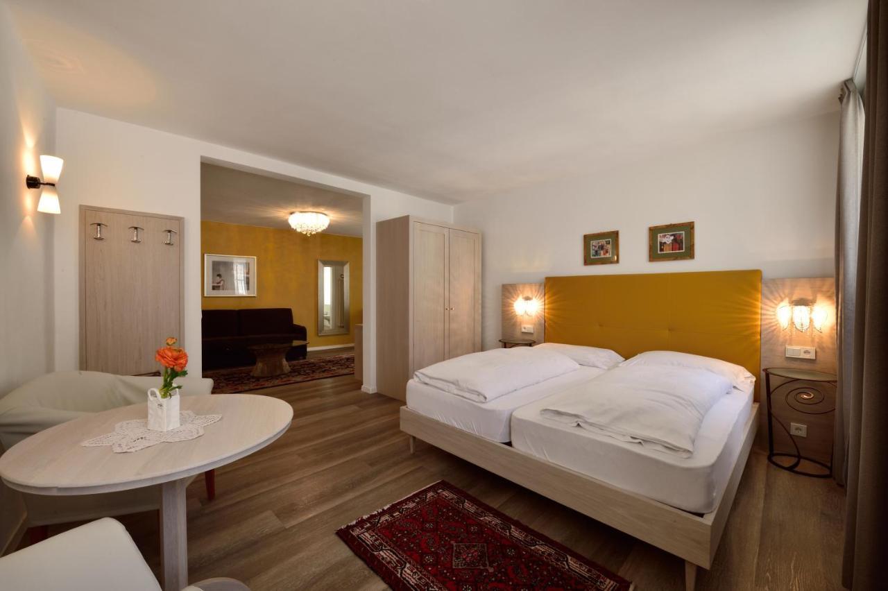 Hotel Teutschhaus Cortina Sulla Strada del Vino Esterno foto